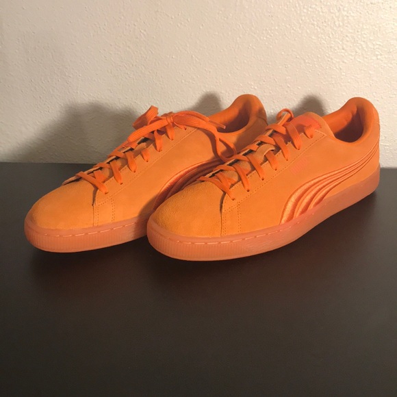 ‼️SOLD‼️Suede Classic Badge Iced Pumas • Golden - Picture 5 of 8